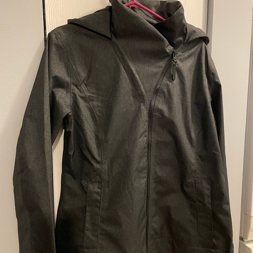 MEC Sidestreet Rain Jacket. Size L. Colour: Black Healther